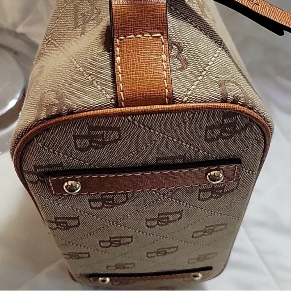 Dooney & Bourke Maxi Quilted Sydney Satchel Dome Crossbody Bag NWOT - Picture 5 of 7